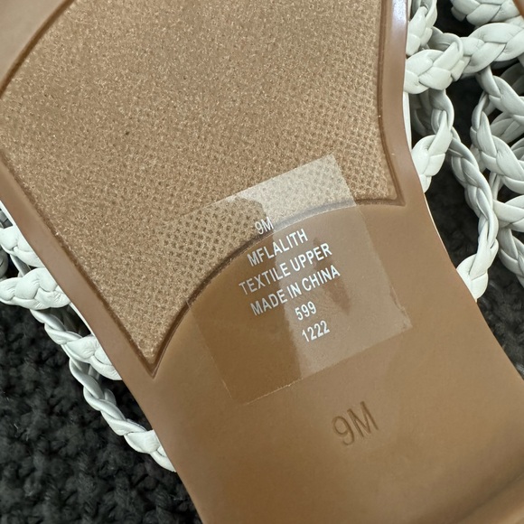 NWT Marc fisher Lalith sandal - ivory- size 9. Comes with box! - Picture 4 of 9